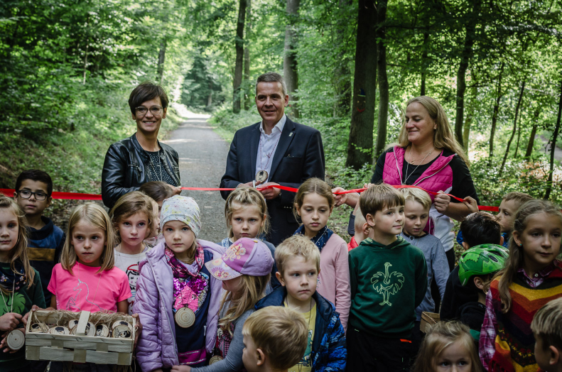 Offizielle Eröffnung des Leimener Wichtelpfad mit Yvonne Blesch und Gaby Schlenker und dem Oberbürgermeister Herrn Reinwald.